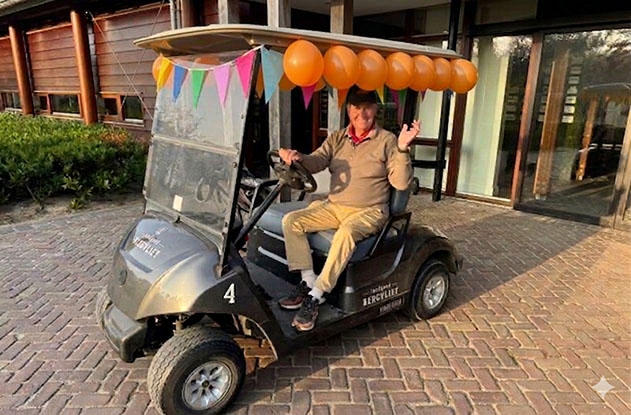 Vlaggetjesdag - handicart Jan Simonis - oranje ballonnen